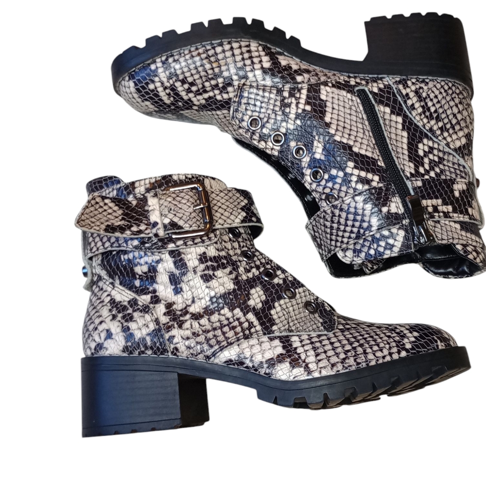 Women's BCBGeneration BCBGMAXAZRIA Nubi Lug Sole Combat Boot Snakeskin/Booties/7